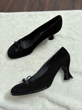 Stuart Weitzman Black Suede Mid-Heel Pumps with Knotted Pom Detail